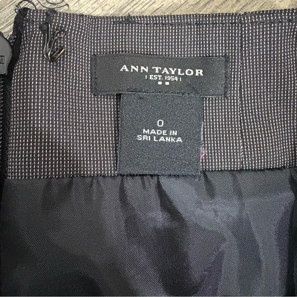 Ann Taylor High Rise Pencil Skirt Sz 0 Gray Work Office Back Slit Zip Career - Picture 2 of 7